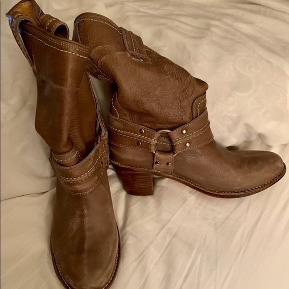 Frye - Picture 3 of 4